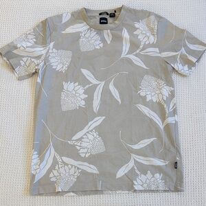 BOSS Men's Beige and White Floral Tee